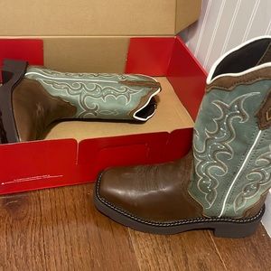 Justin Boots, Never worn, Size 7.5, Style GY2904